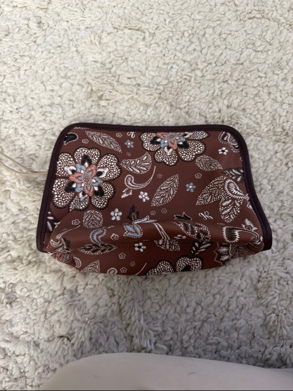 Hobo beauty cosmetics bag in country road blossom NWT